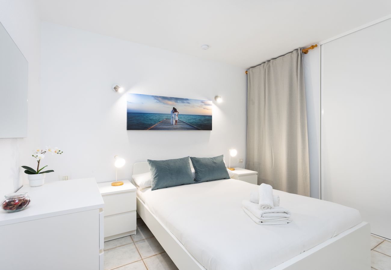 Apartamento en Los Cristianos - Superb pool view & next to ocean Los Cristianos