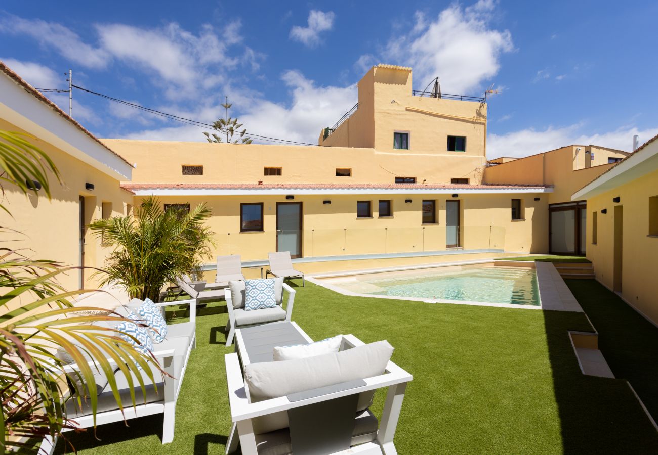 Villa in Adeje - Wonderful home with heated pool