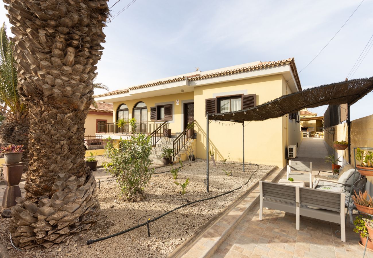 Villa in Las Galletas - Vivienda Vacacional Tinizara. Piscina y relax