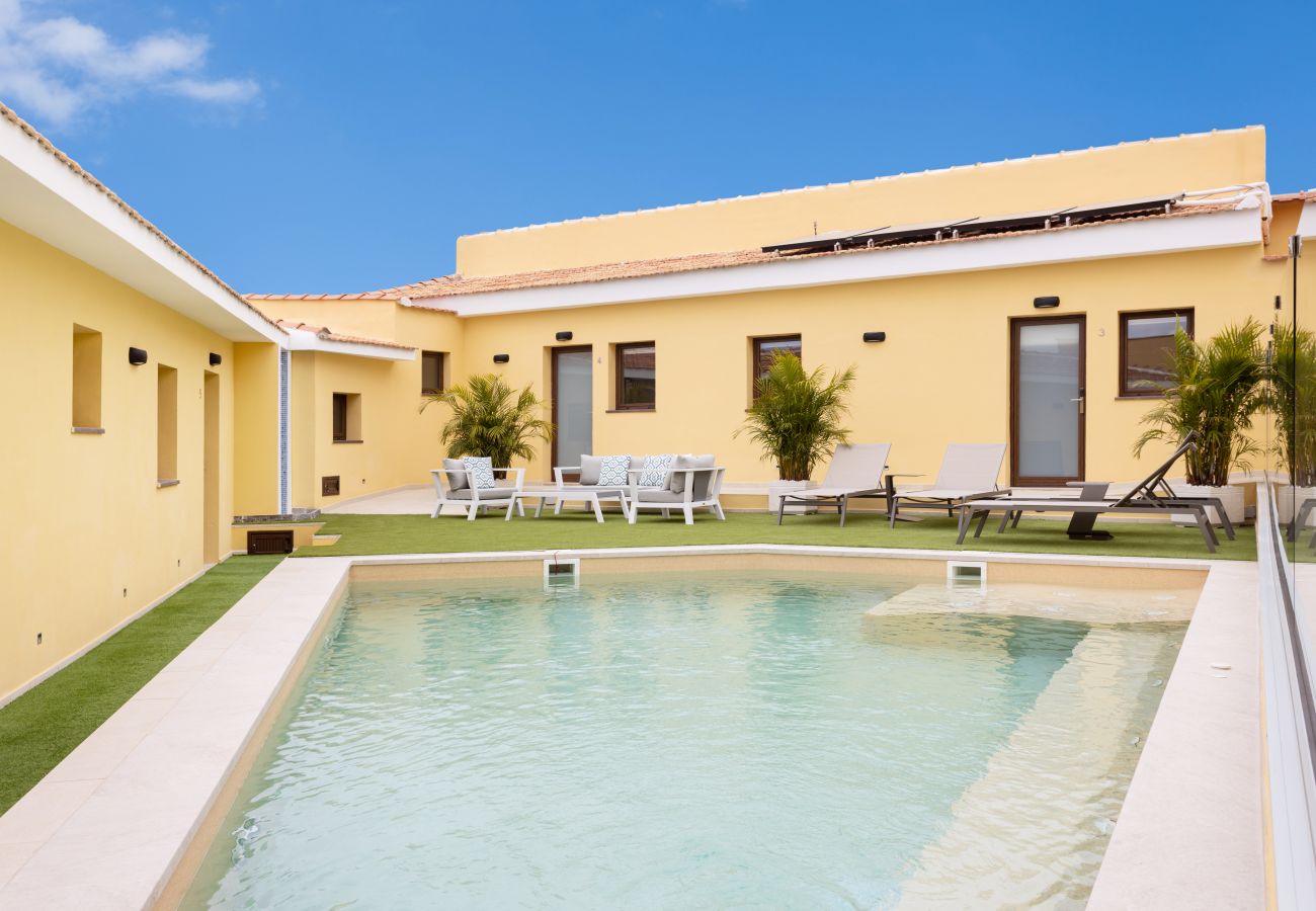 Villa a Adeje - Wonderful home with heated pool