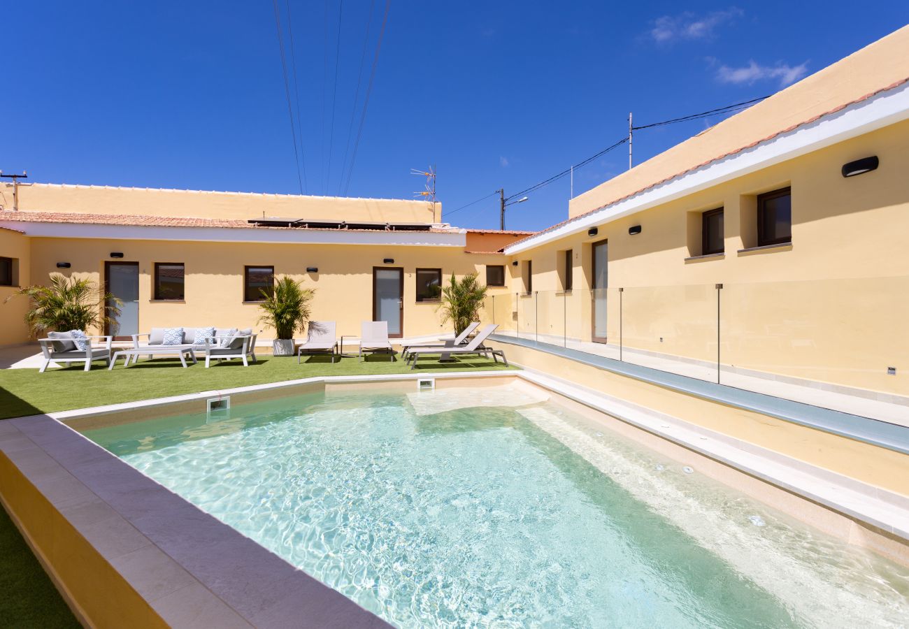 Villa a Adeje - Wonderful home with heated pool