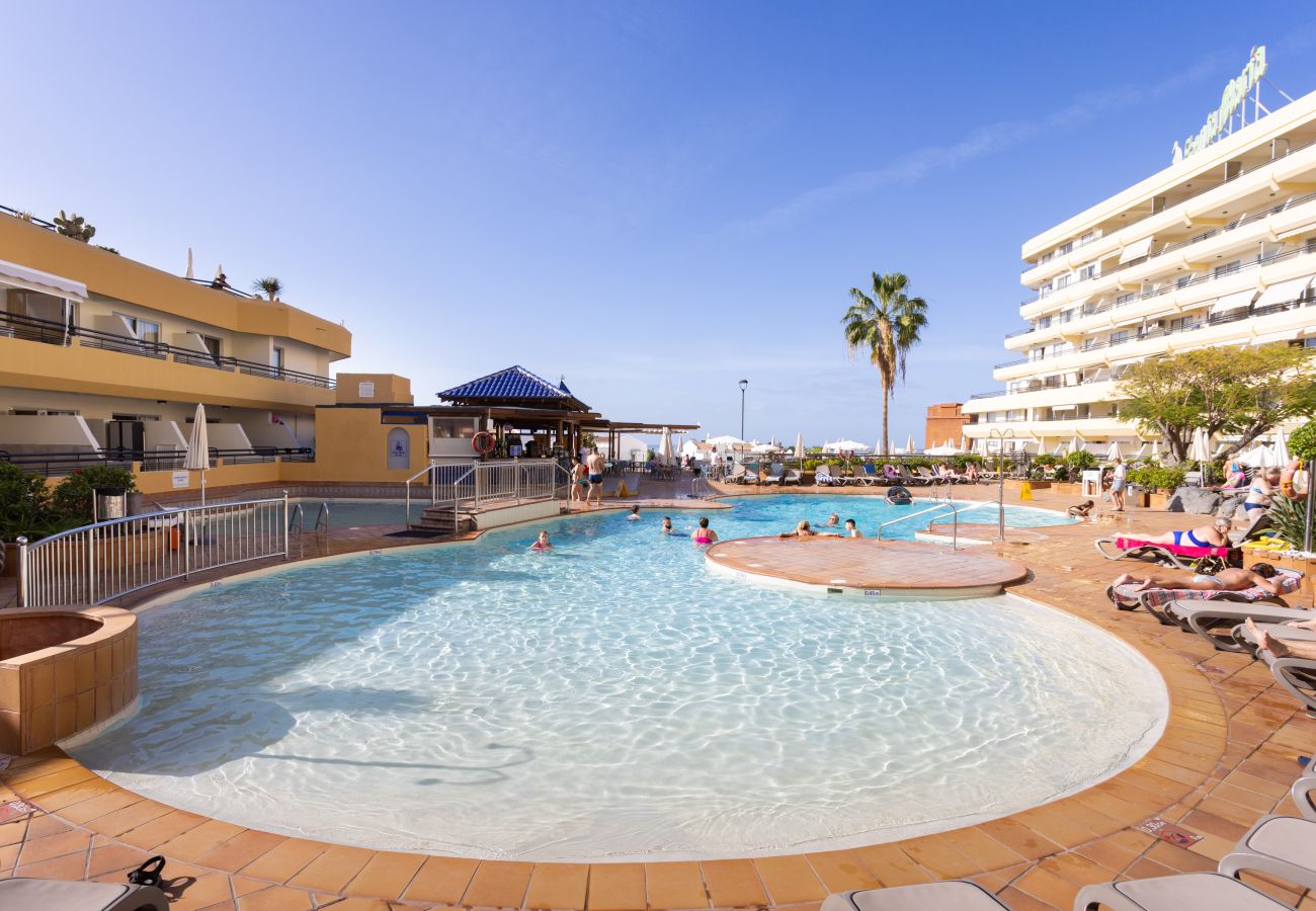 Appartamento a Costa Adeje - Great 2 bd apt beach & heated pool